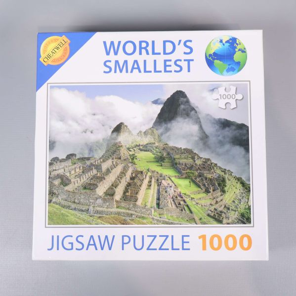 Framsidan av pusselasken med Machu Picchu motiv och 1000 bitar