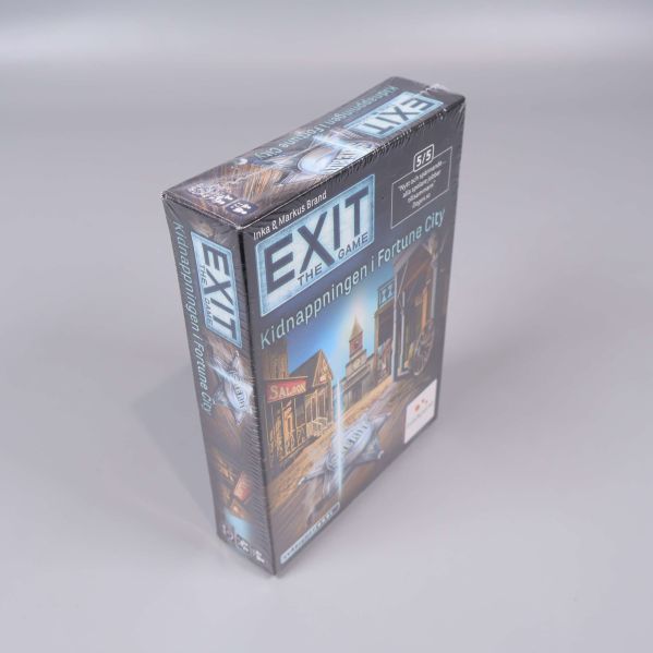 Boxen till Exit the Game sedd framifrån snett ovanifrån