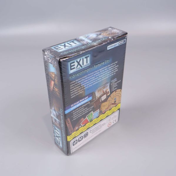 Baksidan av Exit the Game sedd snett bakifrån