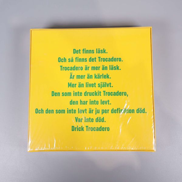 Baksidan av Trocadero pussel med grön text på gul botten