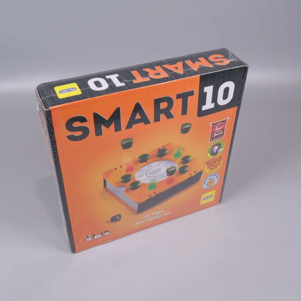 Smart 10 sällskapsspel stående med orange framsida synlig