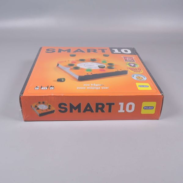 Smart 10 sällskapsspel liggande med logotyp och spelbräda synlig