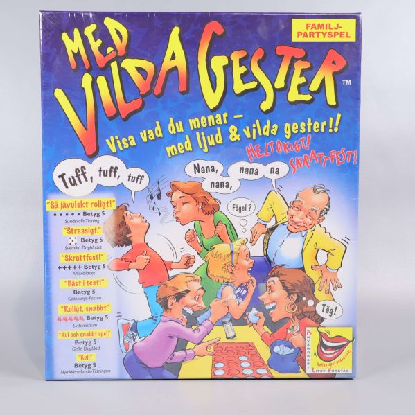 Framsidan av spel Med Vilda Gester med tecknad familj