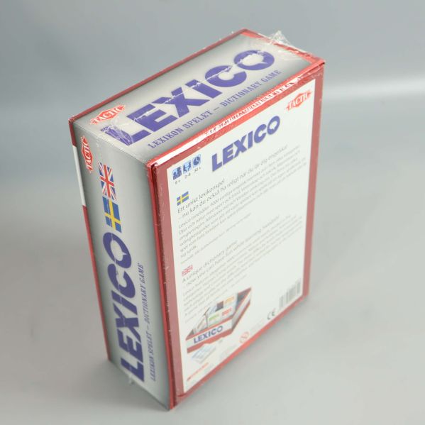 Övre vinkel av Lexico spelbox med förpackning