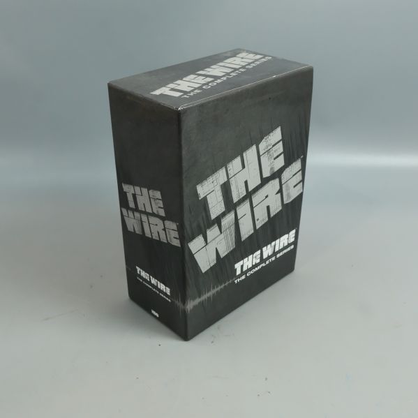 The Wire dvd-box stående med tydlig logotyp