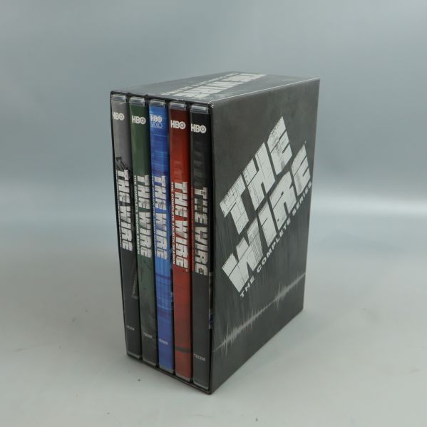 The Wire box med fem färgkodade dvd-fodral