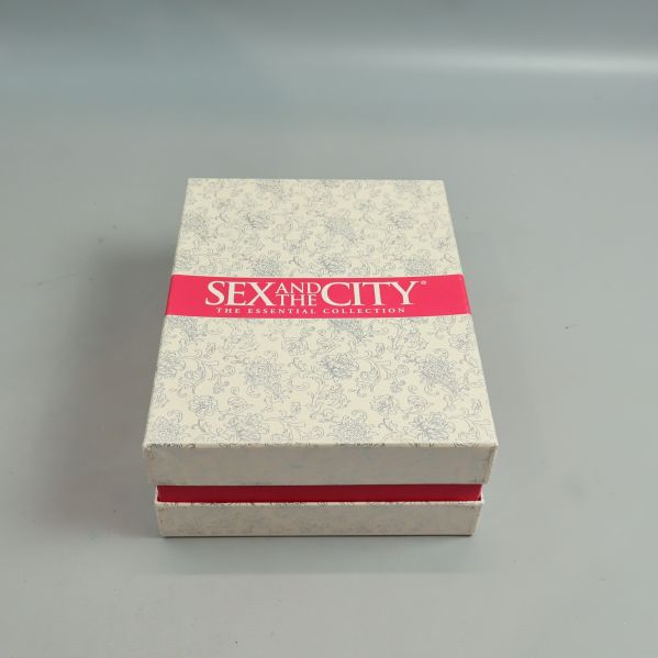 Framsidan av Sex and the City The Essential Collection i dekorerad box