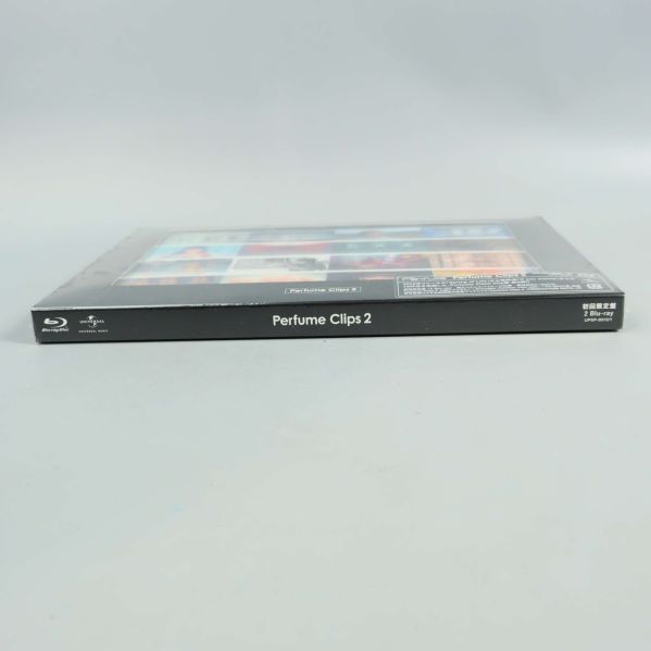Sidan av Perfume Clips 2-album med tydlig titel och Blu-ray-logo