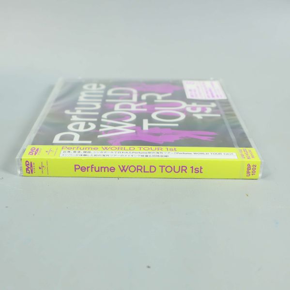 Rygg av Perfume World Tour 1st DVD med gul text
