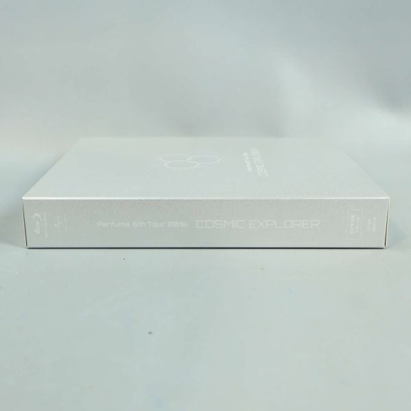 Sida av Blu-ray box med titel och Blu-ray logotyp