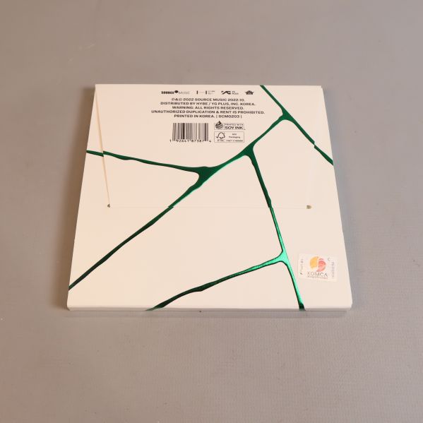 Baksida av Antifragile album med streckkod och detaljer