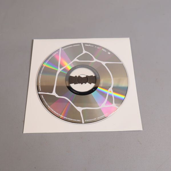 Antifragile CD-skiva med matchande grafiskt mönster