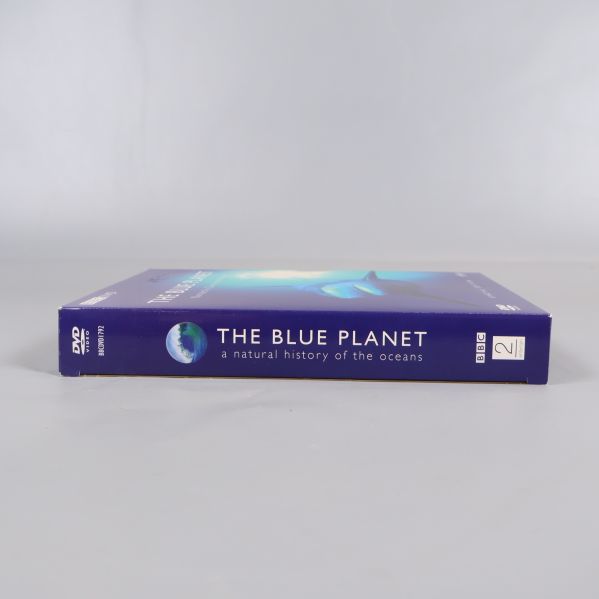 Rygg på DVD-boxen The Blue Planet med titel