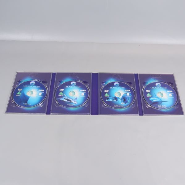 Fyra DVD-skivor ur The Blue Planet-box