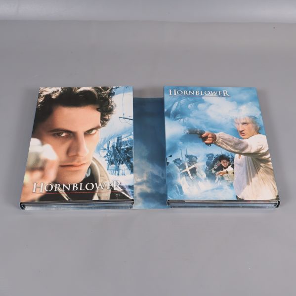 Hornblower box med två uppslagna DVD-fodral och omslag