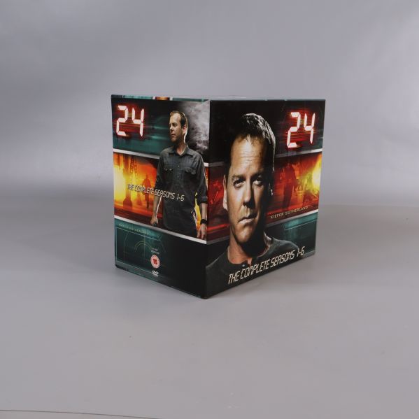 DVD-boxen 24 med stort porträtt av huvudpersonen och seriens logga