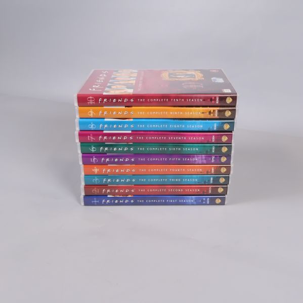 Vänstersida på staplade Friends dvd-fodral