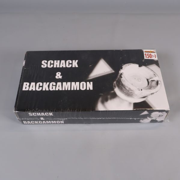 Framsida av schack och backgammon box med svartvit design