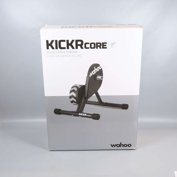 Framsidan av förpackningen till Wahoo Kickr Core trainer