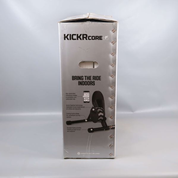 Sida av Kickr Core förpackning med produktbild och slogan