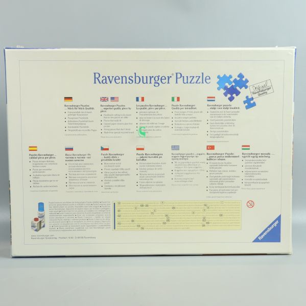 Baksida av Ravensburger pussel med text på flera språk