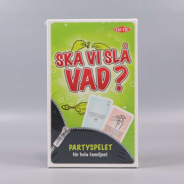Framsida på spelet Ska vi slå vad med färgglada kort
