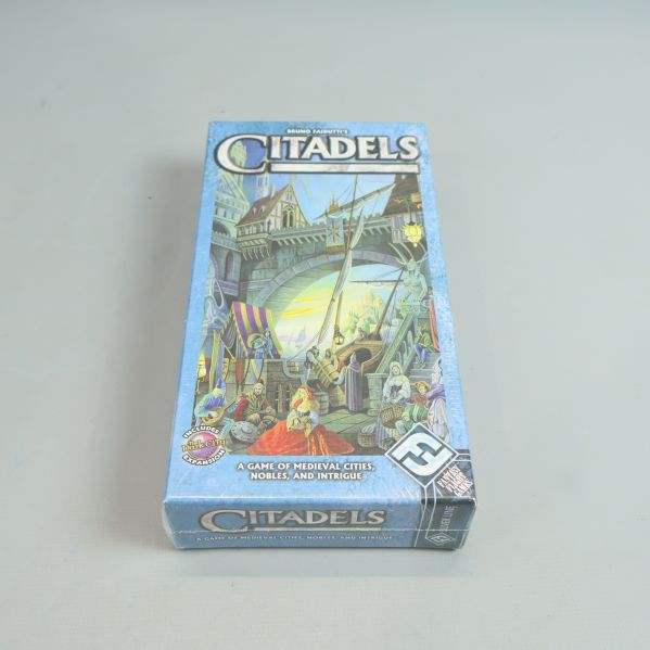 Citadels spelask med färgglad medeltida stad på locket