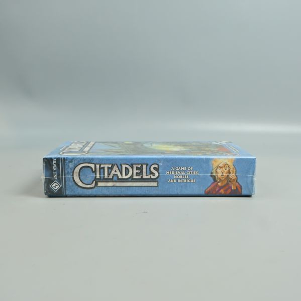 Citadels spelaskens långsida med figurmålning och logotyp