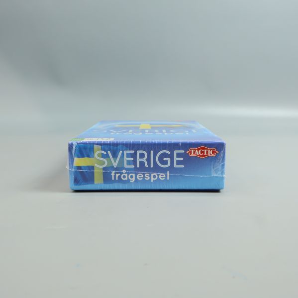 Sidan av blå box med texten Sverige frågespel och Tactic-logga