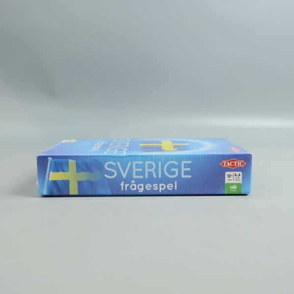 Sida av box till Sverige frågespel med åldersrekommendation