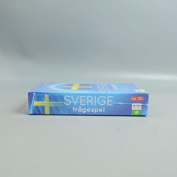 Sida av Sverige frågespel med tydlig titel och flagga