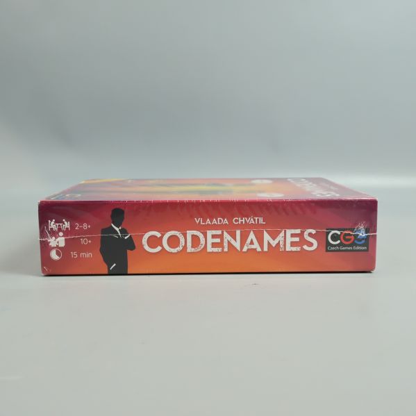 Långsida av Codenames spelbox med titel och spelsymboler