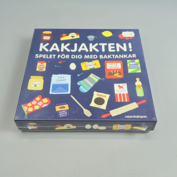 Framsida av Kakjakten med bakrelaterade illustrationer i färg