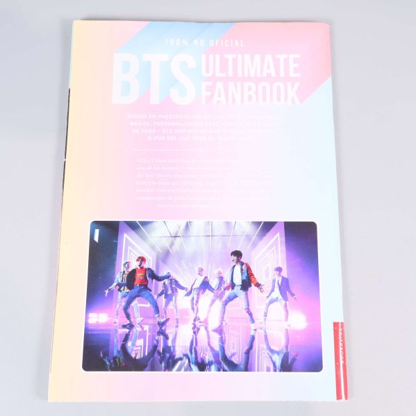 BTS Ultimate Fanbook baksida med scenbild