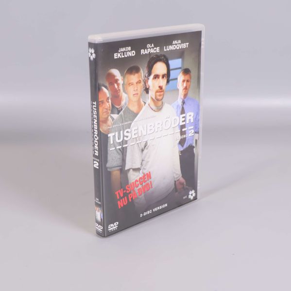 DVD-fodralet till Tusenbröder säsong 2 står upp