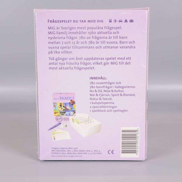 Baksida av MIG Familj spel med innehållsbeskrivning och illustration