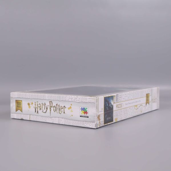 Sidan av pussellåda med Harry Potter-logotyp