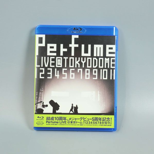 Framsidan av Perfume LIVE @ TOKYO DOME Blu-ray-fodralet