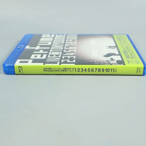 Perfume Blu-ray-fodral sett från sidan med tydlig titel