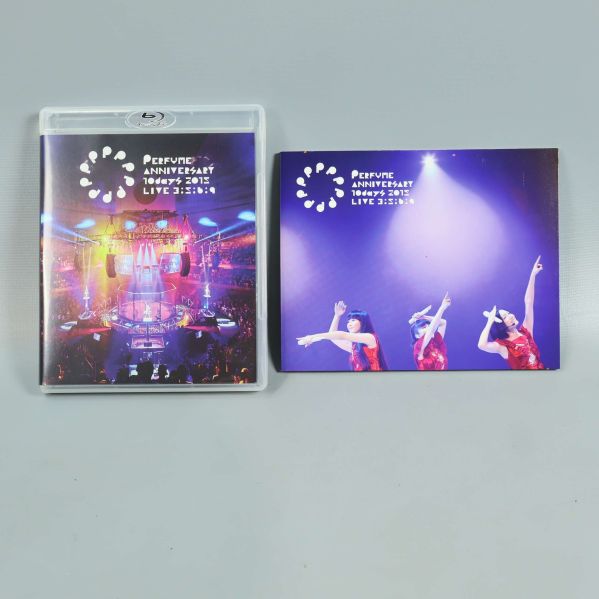 Blu-ray-fodral och booklet med konsertmotiv ur boxen