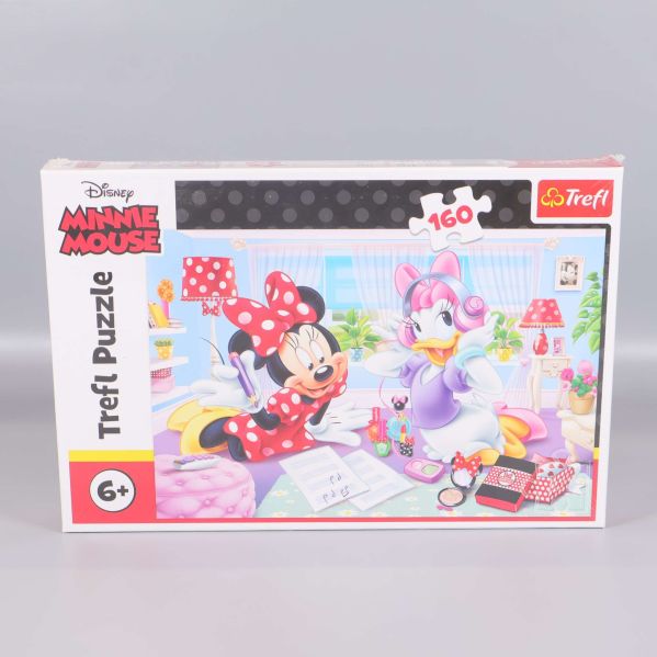 Framsida av Trefl pussel med Minnie Mouse och Kajsa Anka