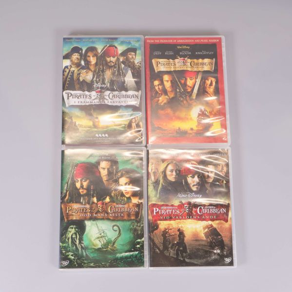Framsidan av fyra DVD-omslag från Pirates of the Caribbean