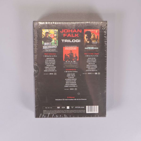 Baksida av DVD-box Johan Falk trilogi med filmlistor