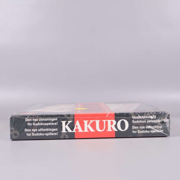 Kakuro spelask från låg vinkel med tydligt logotypband