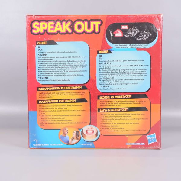 Baksidan av spelasken Speak Out med regler och bilder