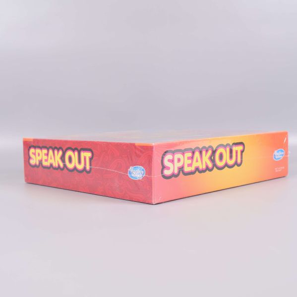Speak Out spelask i vinkel med färgstark grafik