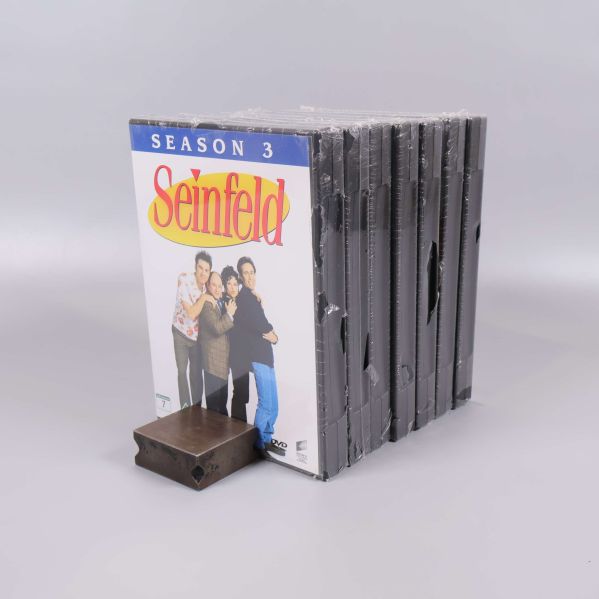 Sida av rad med Seinfeld DVD-fodral uppradade säsong 3 till 9