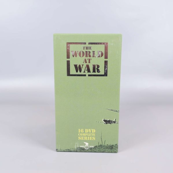 Framsidan på DVD-boxen The World At War med logotyp