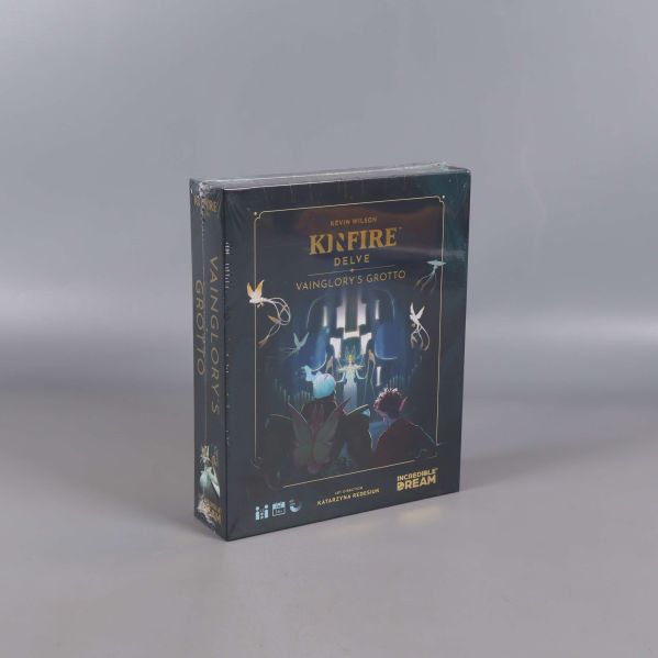 KinFire Deluxe Vainglory’s Grotto i plastförpackning fotad snett framifrån