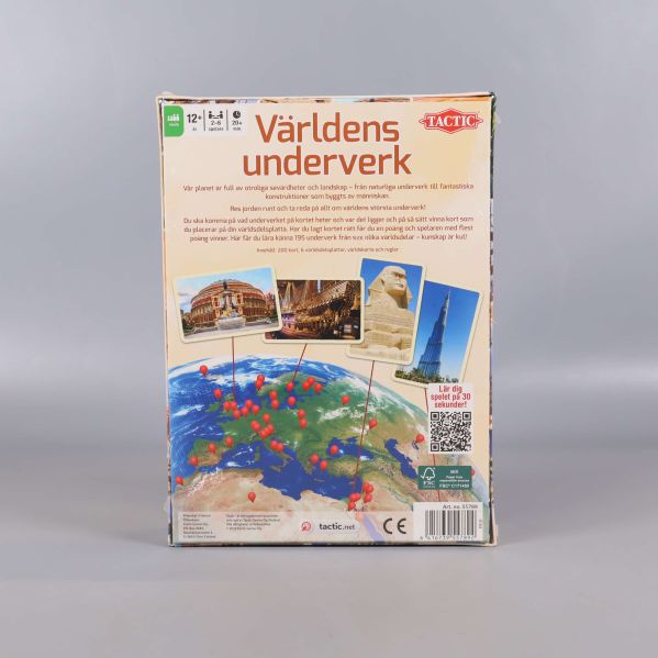 Baksidan av spelasken Världens underverk med spelinformation